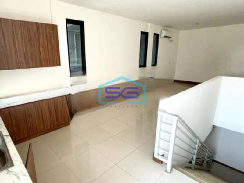 Disewakan Ruko Ada Lift Luas Tanah  170 m² Lokasi di Pluit Jakarta Utara