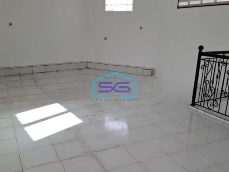 Disewakan Ruko Luas Bangunan  800 m² Lokasi di Grogol Jakarta Barat