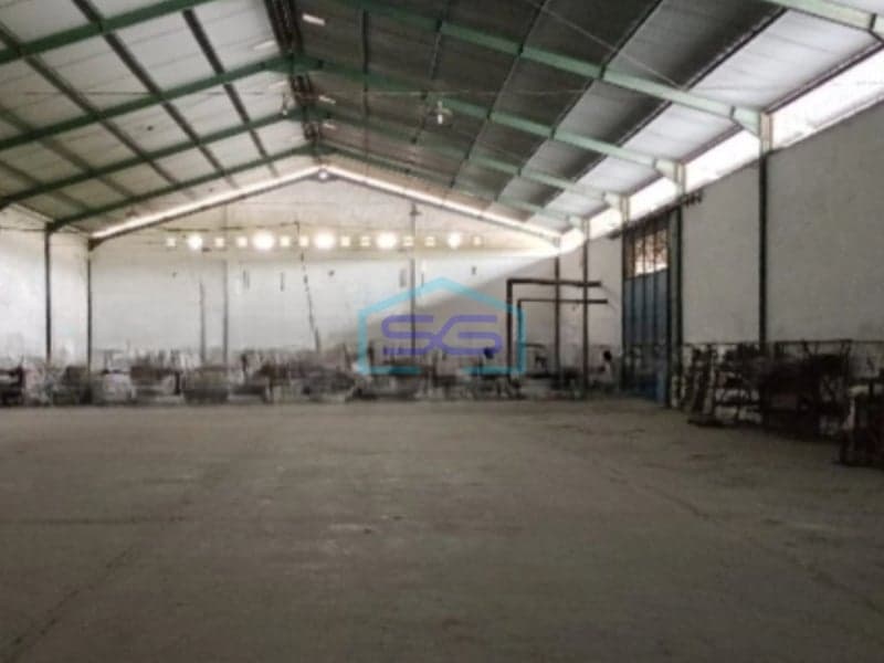 Warehouse for Rent 1800 sqm Building Area Strategic Location in Kediri