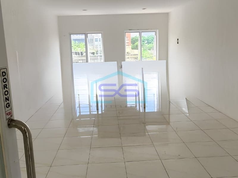 For Sale: Commercial Shop House, Building Area 248 m², Located in Muara Karang, North Jakarta