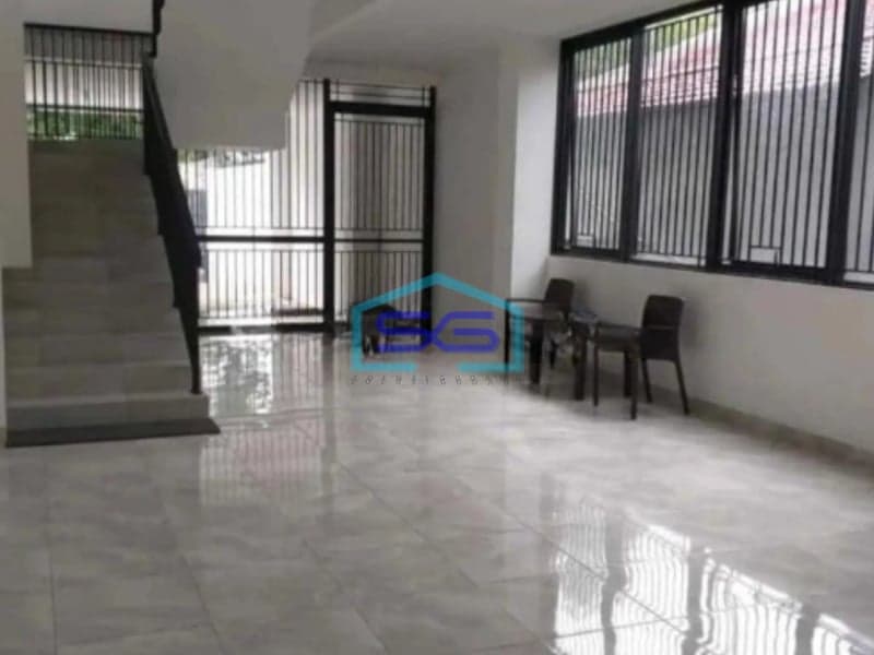 Disewakan Gedung di Wijaya Kusuma, Dukuh Kupang Surabaya Luas Bangunan 655m2