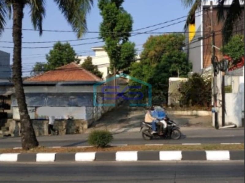 哈尔索诺RM公路旁的战略性办公室，市中心，土地面积1098平方米