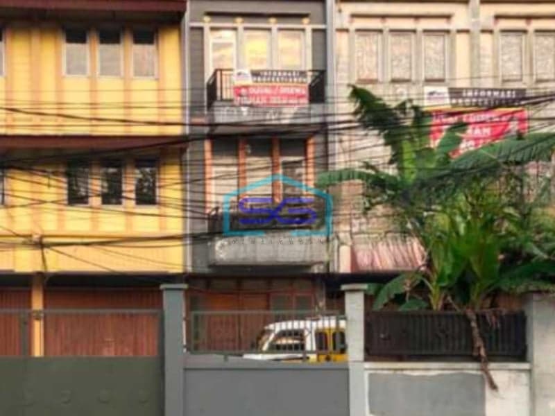 Disewakan Ruko Luas Tanah  670 m² Lokasi Bebas Banjir di Jakarta Barat