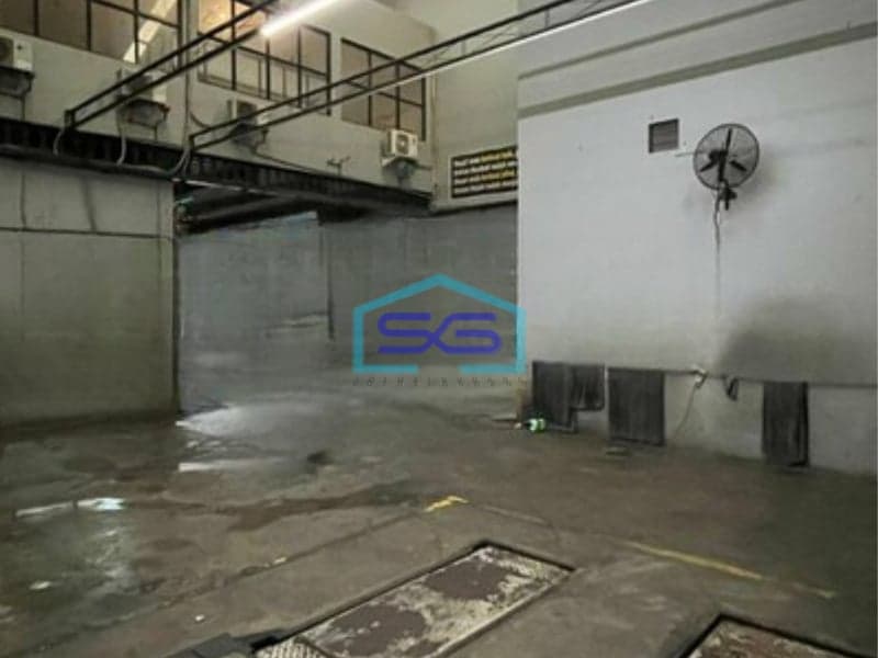 Dijual Ruang Usaha Luas Bangunan  550 m² Lokasi Strategis di Semarang