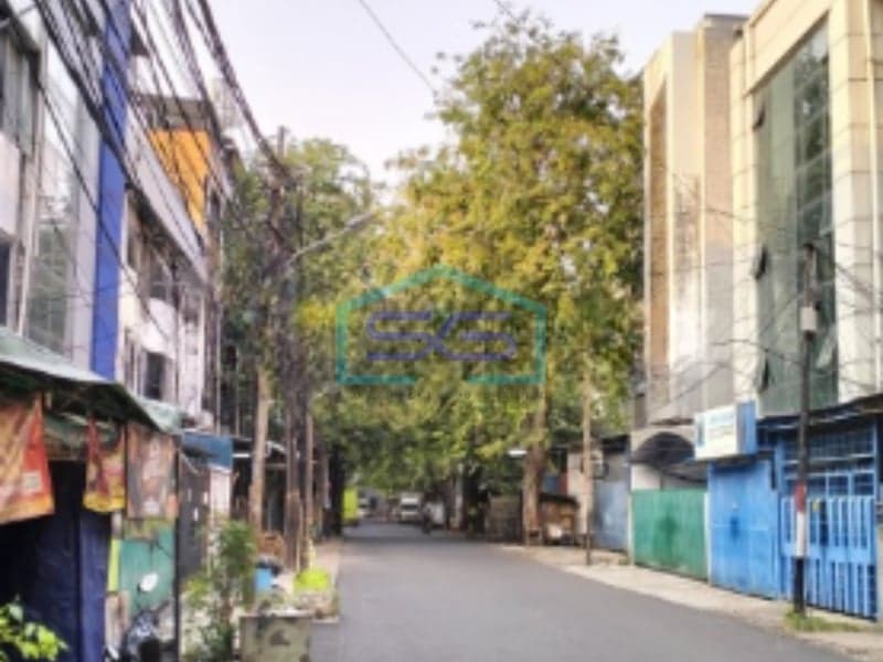 出售：雅加达市中心，Mangga Dua 宽马路店屋，建筑面积 293 平方米