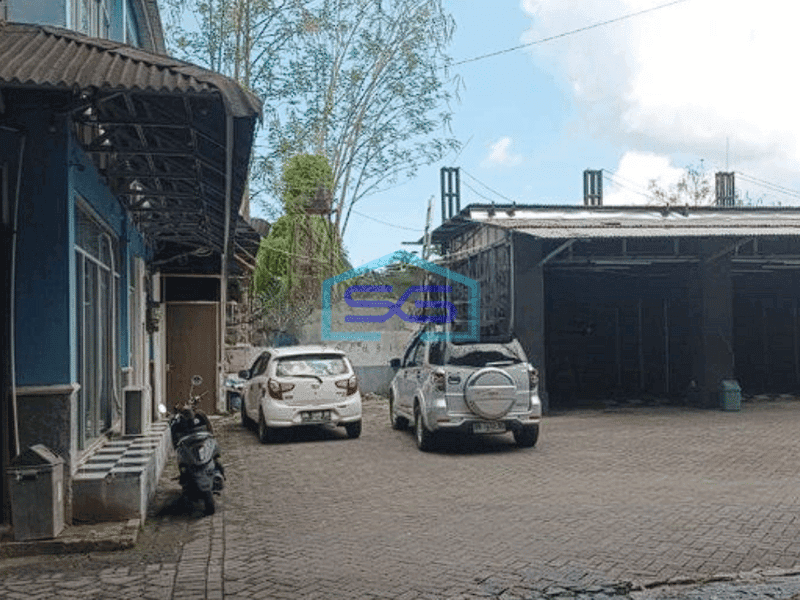 Disewakan Ruang Usaha Ex Showroom di Jl Tololiu Supit Manado LB 500m2