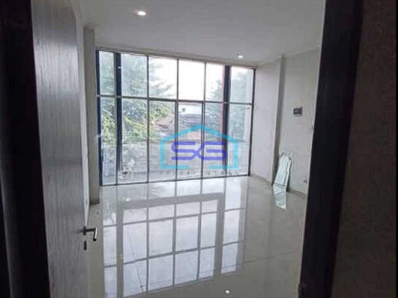 Dijual Ruko Gandeng Strategis Jl. Kebayoran Lama 3,5 Lantai Jakarta Selatan LB 360m2
