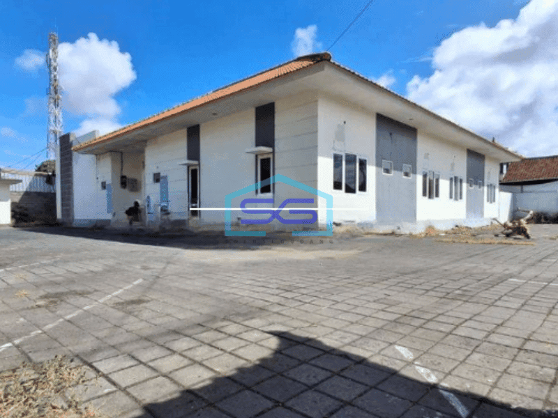 Disewakan gedung komersil parkiran luas di Renon Bali