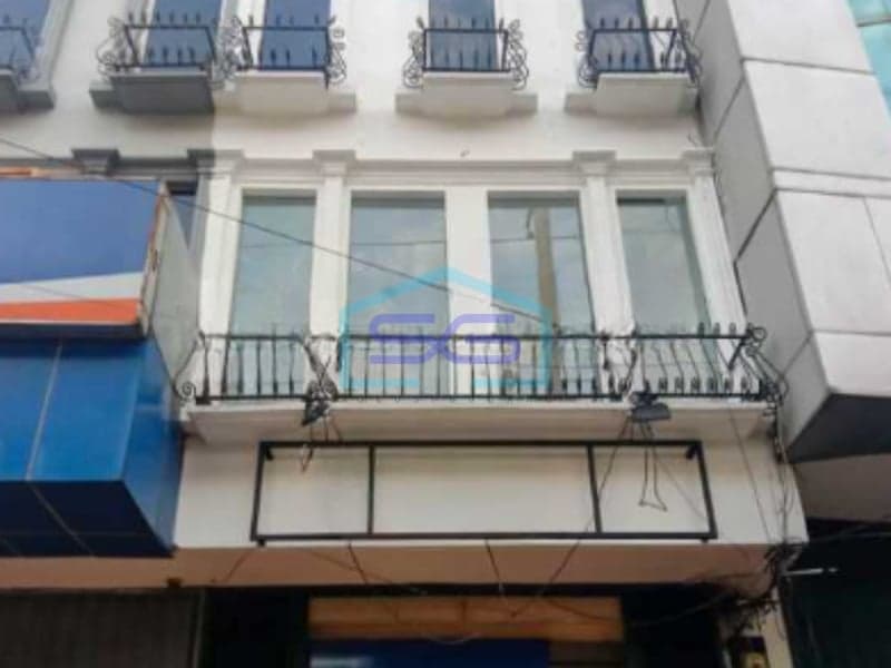 雅加达南区法特玛瓦蒂4层商铺出租，建筑面积228平方米