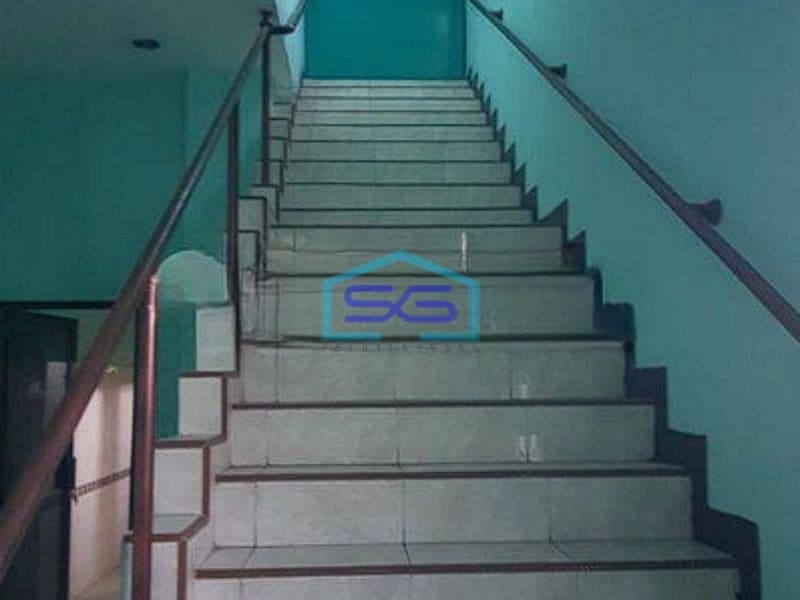 Disewakan Ruko Besar 3 Lantai Di Medan Satria Bekasi. Perlu Renovasi Sedikit