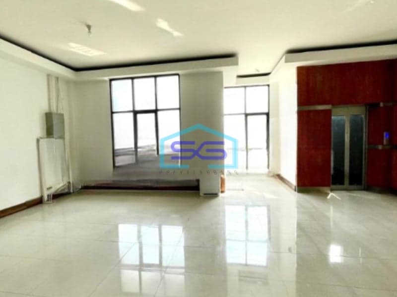 Disewakan Ruko Ada Lift Luas Tanah  170 m² Lokasi di Pluit Jakarta Utara