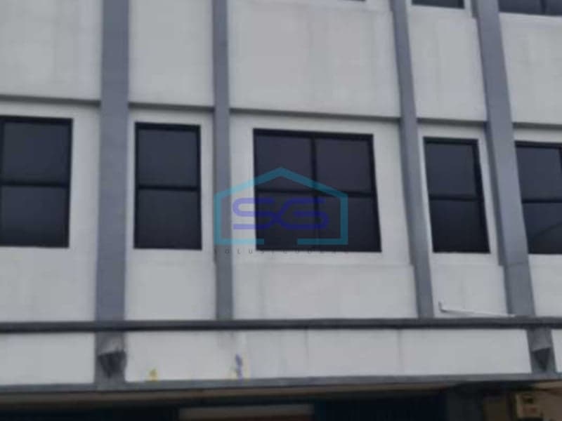 出售：宽敞店屋 土地面积 250 平方米，无洪水，即刻入住，位于坦格朗市