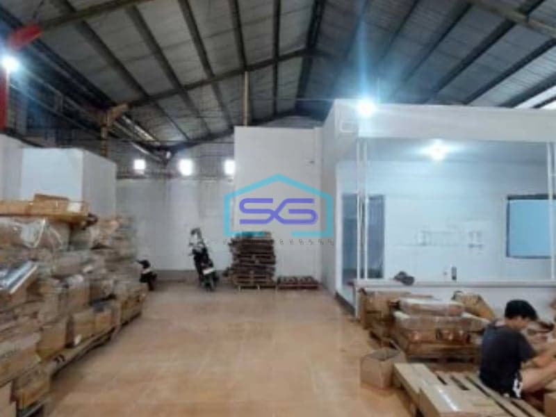 Disewakan Gudang Akses Container 40 Feet Luas Tanah  435 m² di Jakarta Timur