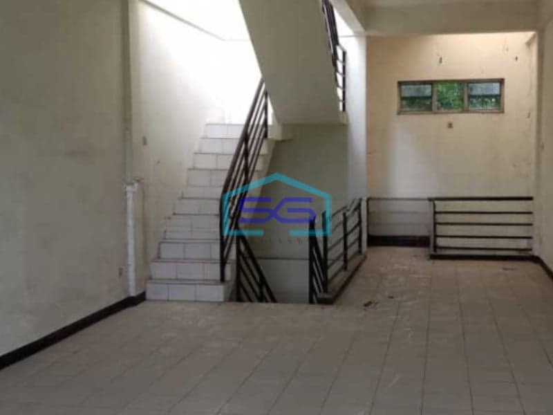 Disewakan Ruko 3 Lantai Luas Bangunan 200 m² Lokasi Bebas Banjir di Surabaya