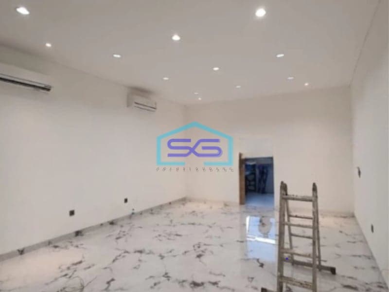 Dijual Cepat Kantor Luas Bangunan 220 m² Lokasi di Kembangan Jakarta Barat