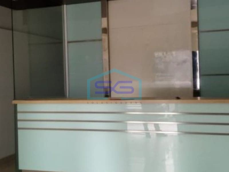 Ready-to-Use Shophouse for Rent Building Area 304 sqm Located in North Jakarta