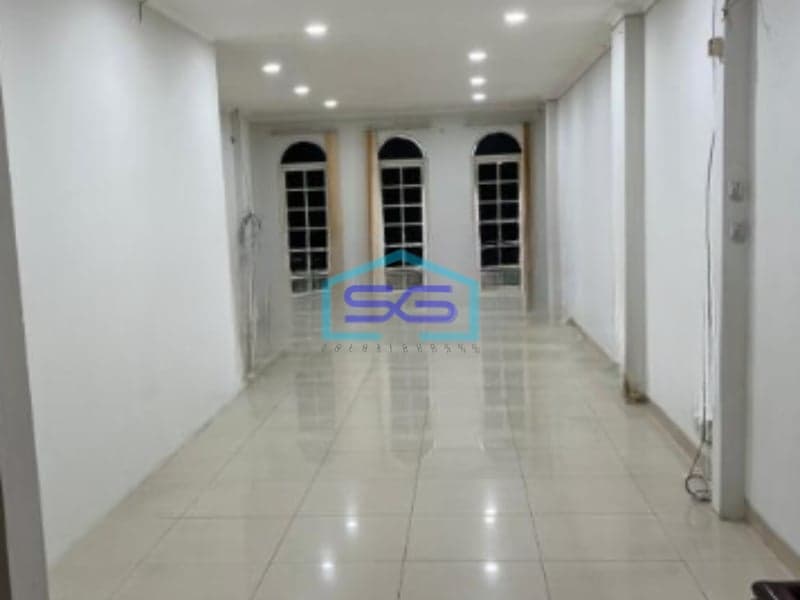 Disewakan Ruko Lokasi Strategis Luas Bangunan  270 m² di Jakarta Barat