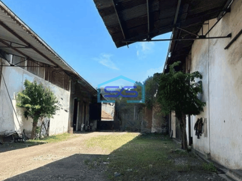 Dijual Gudang Akses Container 20 Feet di Perak Surabaya Luas Bangunan 3000 m²