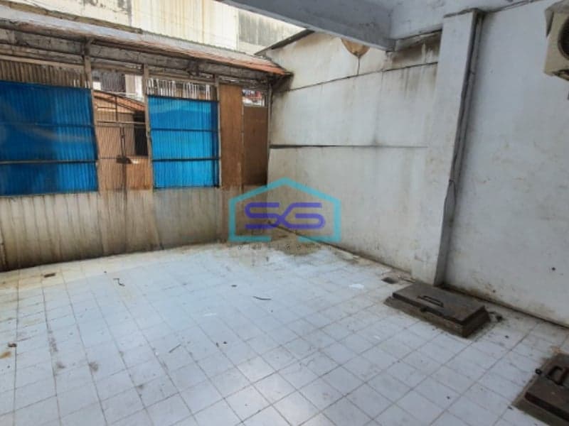 Dijual Cepat Ruko Lokasi Strategis di Jakarta Barat Luas Bangunan 270 m²