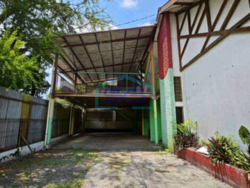 Disewakan Ruang Usaha Lokasi Strategis di Sriwedari Laweyan Jawa Tengah Luas Bangunan 500m2