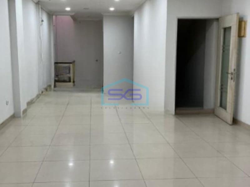 Disewakan Ruko Lokasi Strategis Luas Bangunan  270 m² di Jakarta Barat