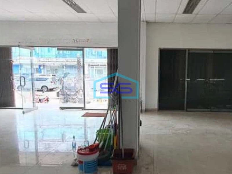 Disewakan Gedung 5 Lantai Di Kompas Gajah Mada Jakarta Barat Lokasi Strategis LB 1082m2