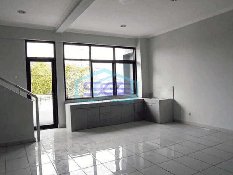 Disewa Gedung Luxurious Cocok Usaha di Mainroad Surya Sumantri