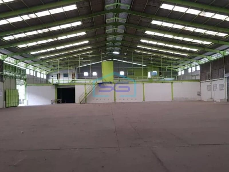 Disewakan gudang di Pulo gadung luas bangunan 5800m