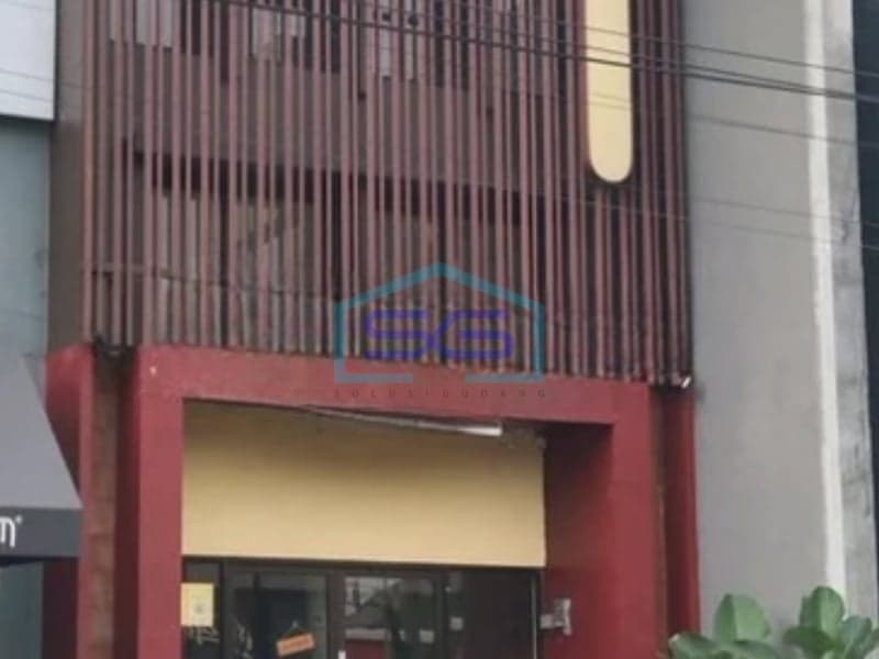 二层商铺出租，临近主要道路，位于南丹格朗市宾塔罗，建筑面积120平方米