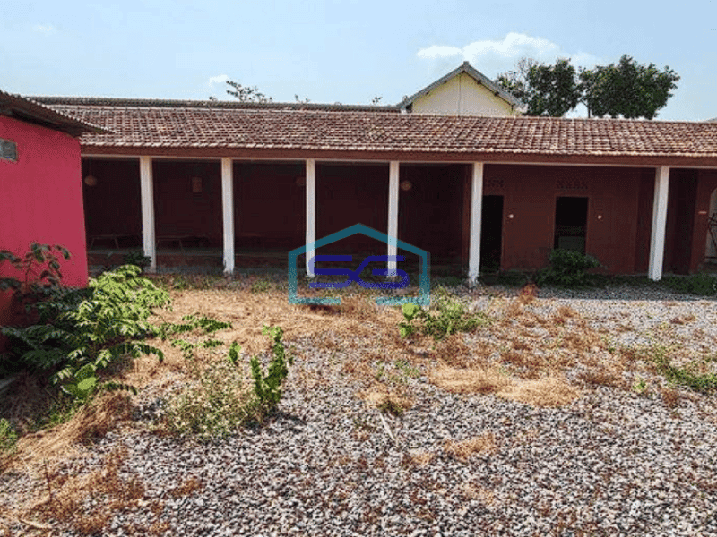 Disewakan Ruang Usaha di Kota Kediri Luas Tanah 900m2 Area Parkir Luas