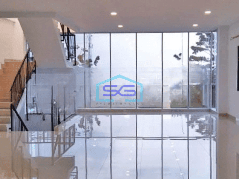 Disewakan Ruko di Tepi Jalan Raya Cengkareng Jakarta Barat Luas Bangunan  400 m²