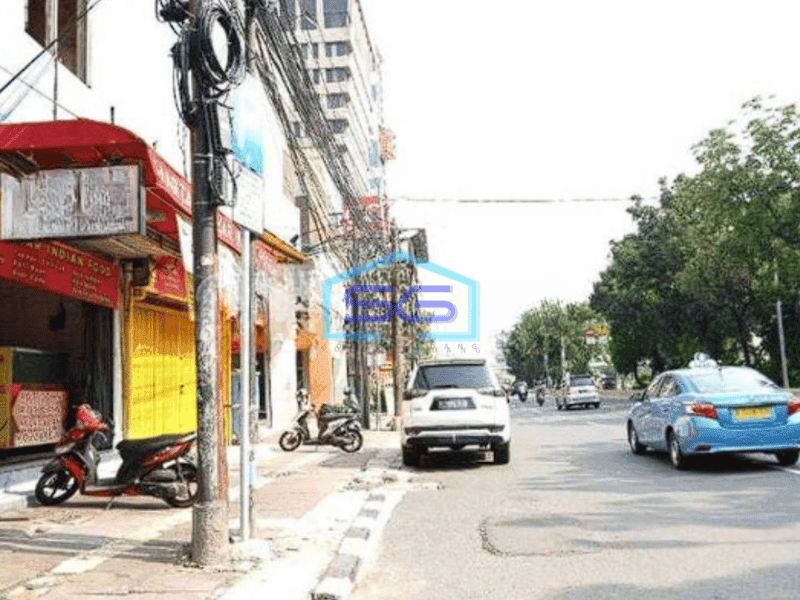 Dijual Cepat Lokasi Strategis Pinggir Jalan Raya Ruko 4 Lantai!! di Jakarta Pusat