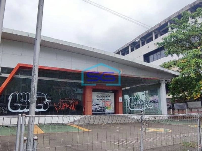 Dijual Gedung Ex. Showroom di Mampang Prapatan Jakarta Selatan LB 900m2