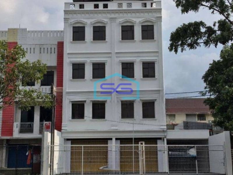 Disewakan Ruko Hadap Jalan Raya di Lapangan Bola Kebon Jeruk Jakarta Barat