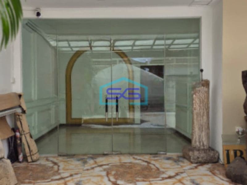 Disewakan Ruko Luas Bangunan 100 m² Lokasi di Kemang Jakarta Selatan