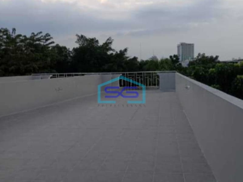 Disewa Ruko di Jelambar Jakarta Barat Luas Bangunan 200m2 Siap Huni