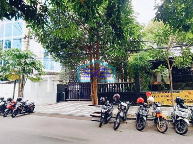 Diual Ruko Pusat Kota Strategis Depan Taman Bungkul Surabaya Luas 817m2 Parkir Luas