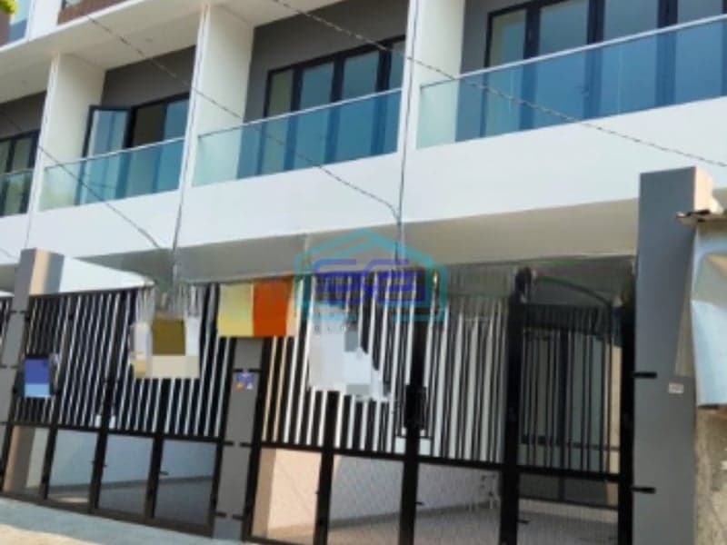 Dijual Ruko 3 Lantai Luas Bangunan  223 m²  Lokasi Bebas Banjir di Jelambar Jakarta Barat