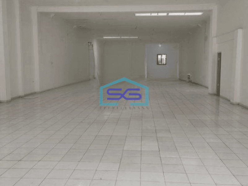 Disewakan Ruko Luas Bangunan 387 m² Lokasi Strategis di Surabaya Kota