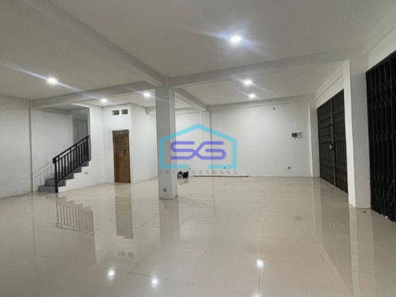 Disewakan Ruko 2 Lantai Hook Siap Pakai di Jakarta Timur Lokasi Sangat Strategis LT 200m2