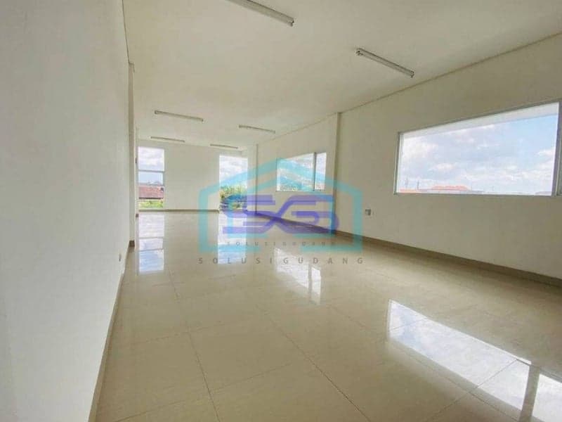 Disewakan Ruko Baru 3 Lantai Lokasi Strategis di Renon