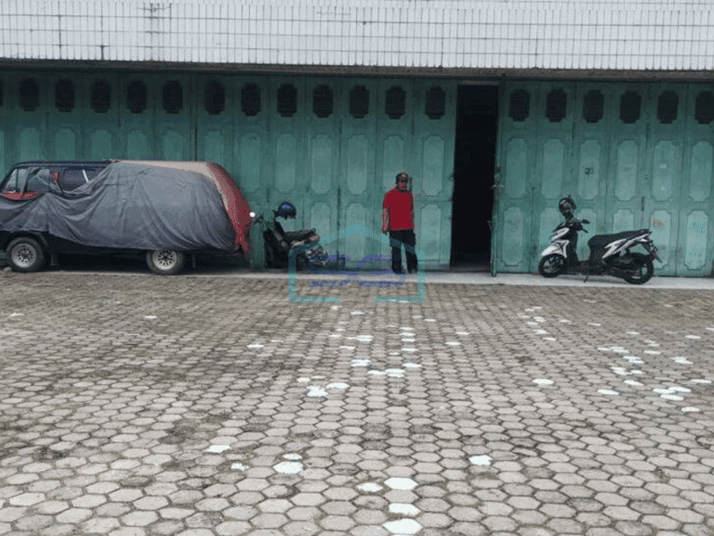 Gudang Dengan Area Parkir Luas di Kota Purwokerto