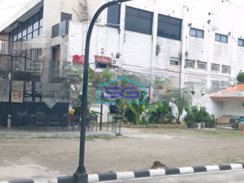 Disewakan Ruko Lokasi Pinggir Jalan Luas Tanah 200 m2 di Utan Kayu Jakarta Timur