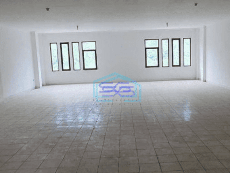 Disewakan Ruko 3 Lantai Luas Bangunan  486 m² Lokasi Strategis di Cipondoh Tangerang