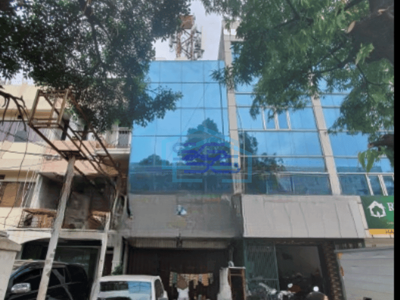 Disewakan Ruko Luas Bangunan  210 m² 3 Lantai di Tepi Jalan Raya Cideng Jakarta Pusat