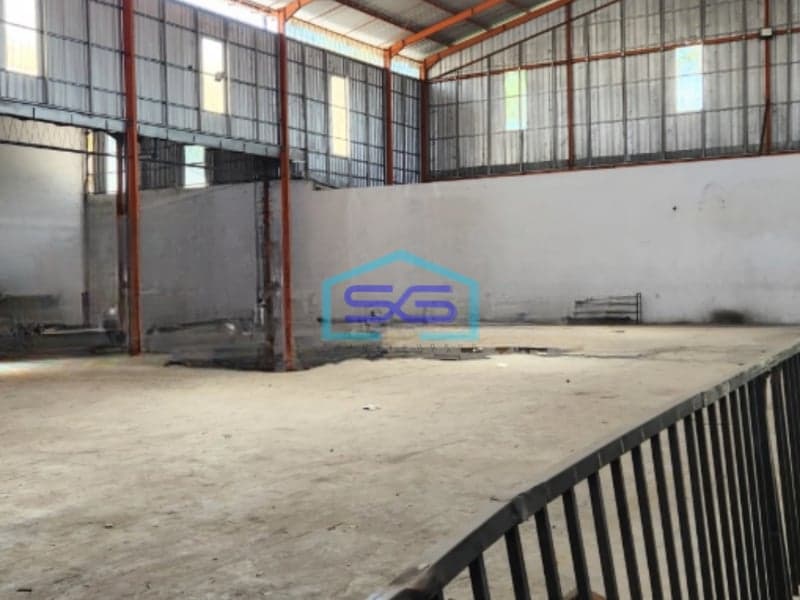 Disewakan Gudang Terdapat Loading Dock Siap Pakai di Semarang Barat