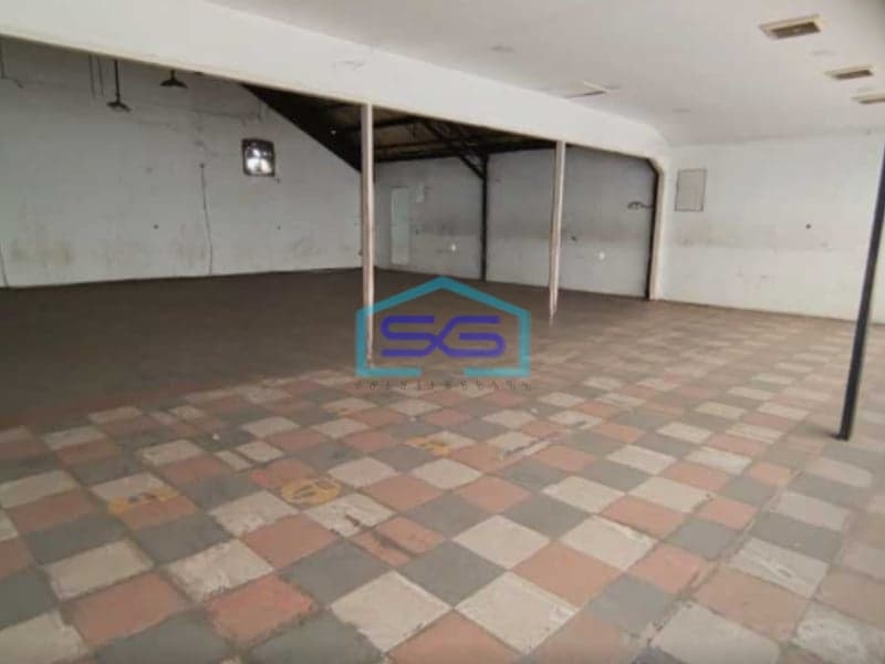 Disewakan Ruko Besar di Pinggir Jalan Raya Jatiasih Bekasi Luas Bangunan  320 m²