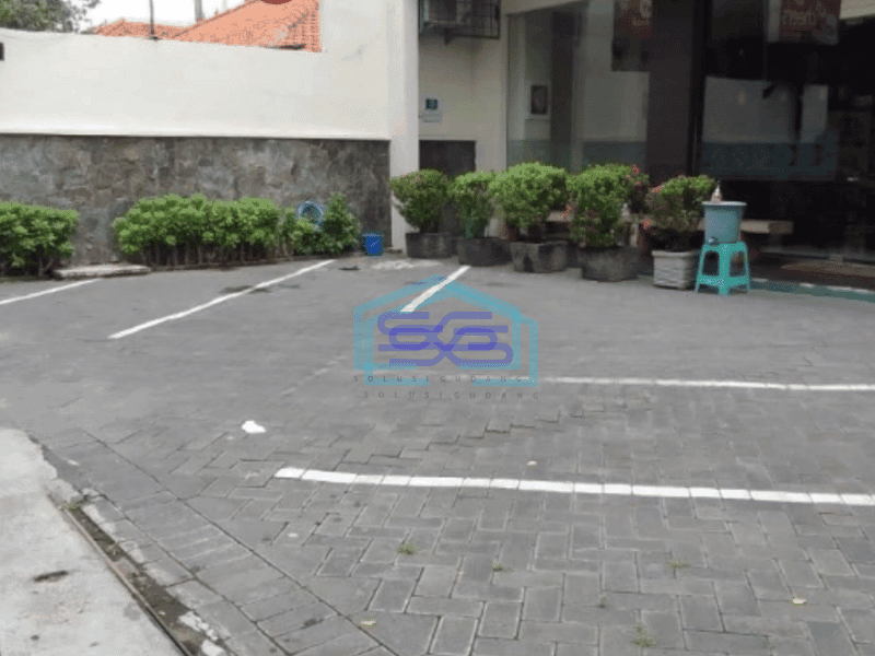 Dijual Ruang Usaha Komersial Jl barata Jaya Surabaya Timur Luas Bangunan 600 m²