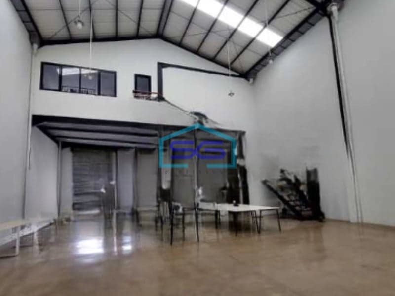 Dijual Gudang Akses Container 40 Feet Luas Bangunan 450 m² Lokasi Teluk Naga Tangerang