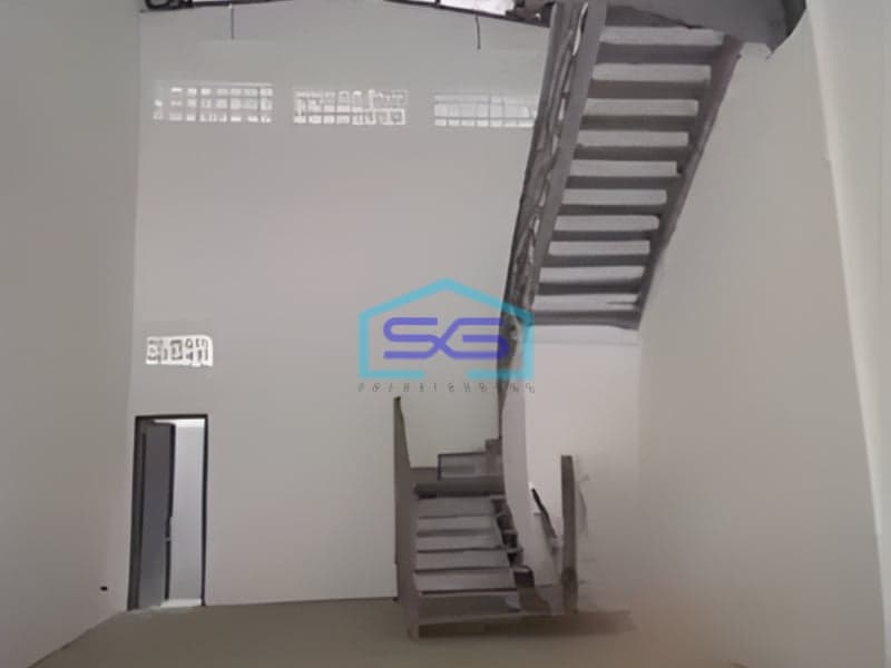 Dijual Gudang Rapih Siap Huni Luas Tanah 120m2 Bangunan 2 Lantai di Ciater Tangerang